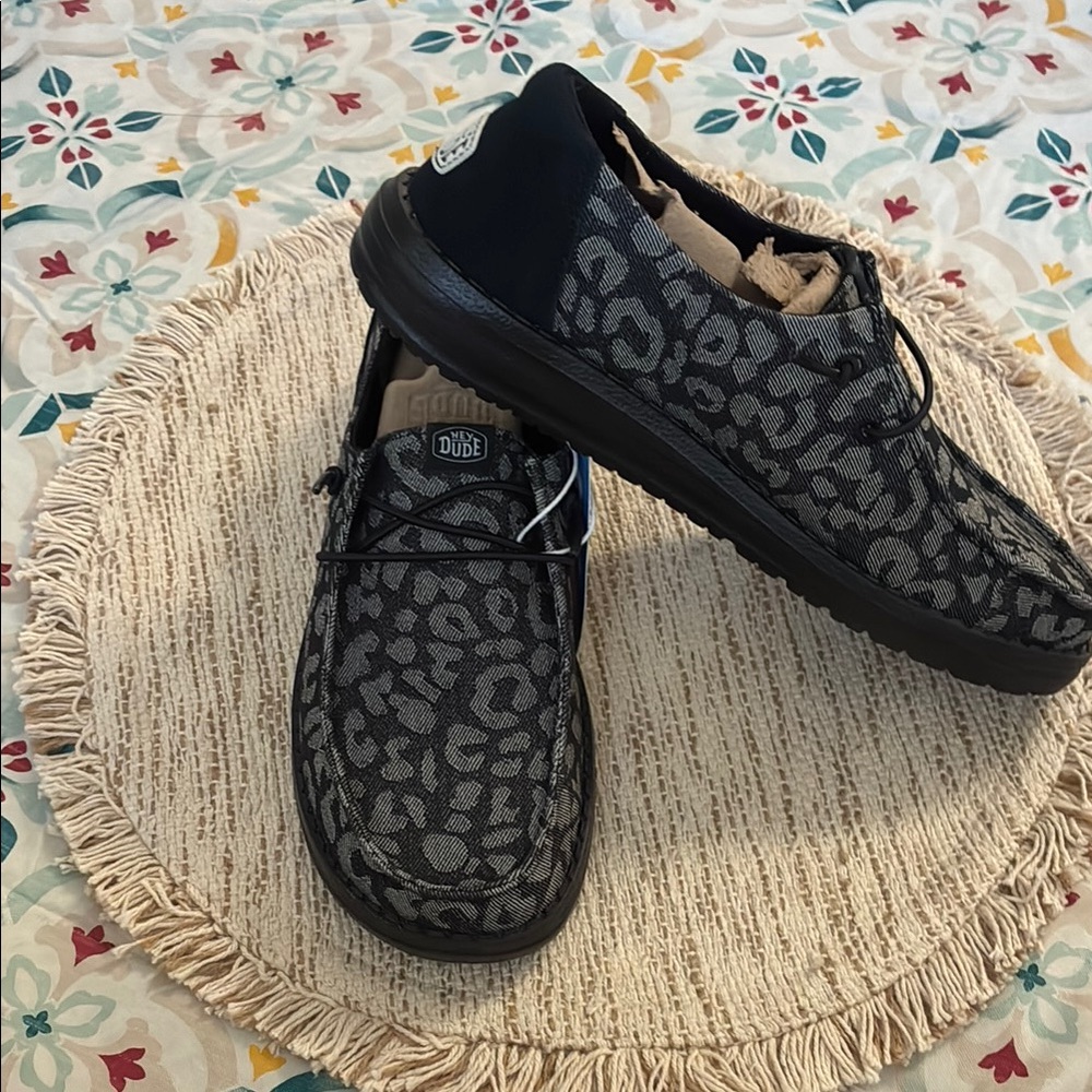 Hey Dude Charcoal Leopard Pattern Loafers size 10 Women’s - Picture 2 of 7